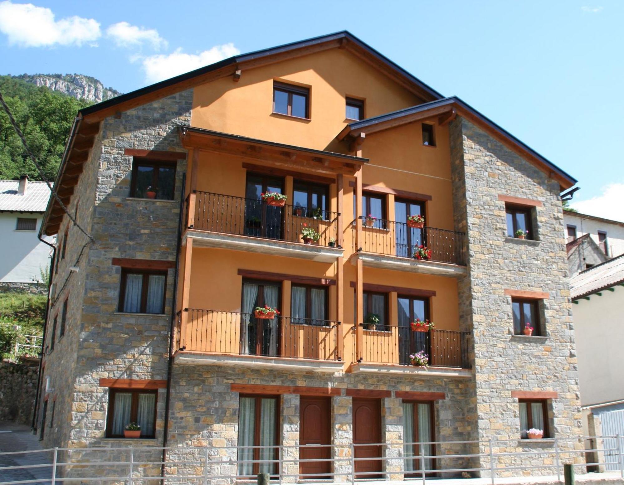 Apartamentos Mobison Salinas de Bielsa Exterior photo